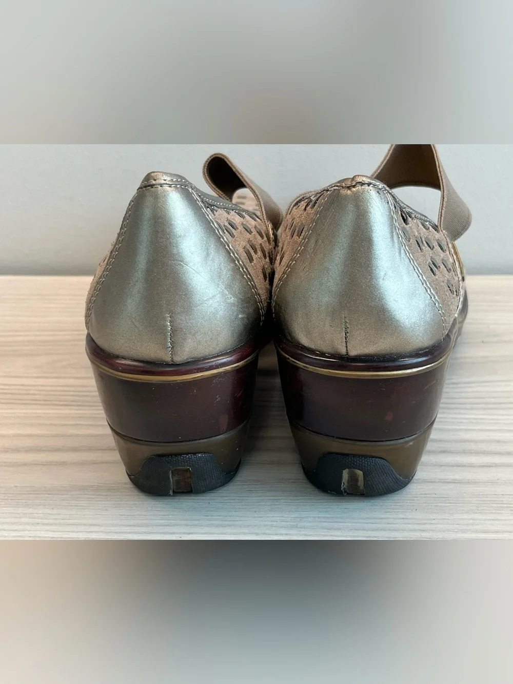 Jambu Hidden Wedge Taupe Suede Comfort Mary Jane Shoes—Women’s 11M